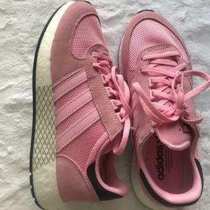 🔴 SALE NWT Adidas Marathon Tech sneakers.